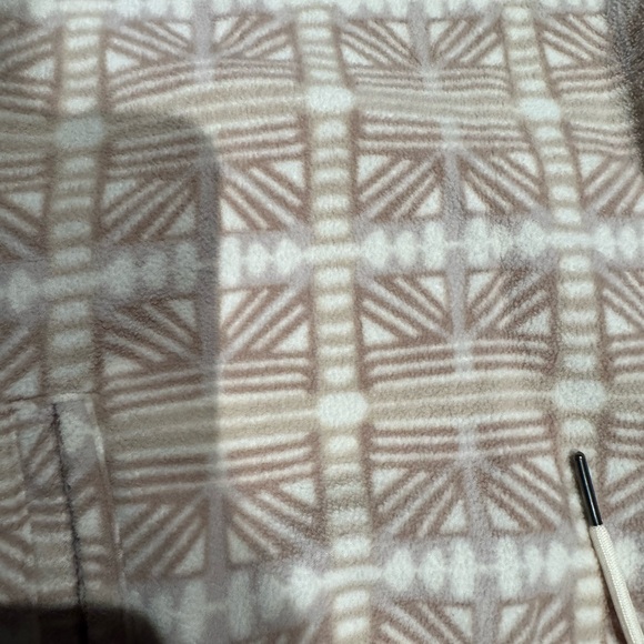 Patagonia Fleece with Cream and Tan Pattern - Picture 3 of 7